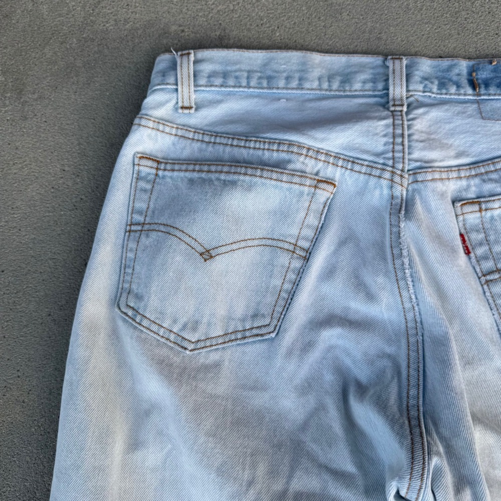 Vintage Levi's 501 Light Wash Button Fly Straight Leg Jeans Made in USA 34x32 - Picture 2 of 14